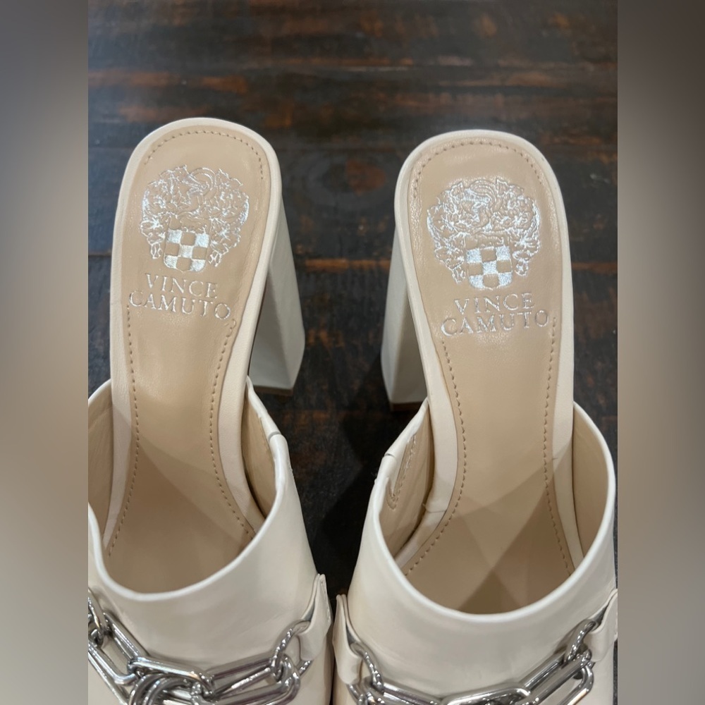 Vince Camuto  Gessien Slide Sandal - Picture 2 of 6